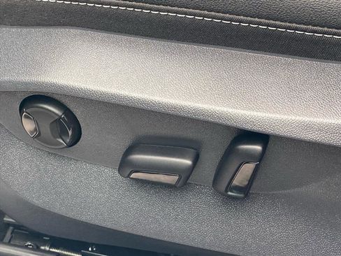 Certified 2024 Volkswagen Taos SE image 10