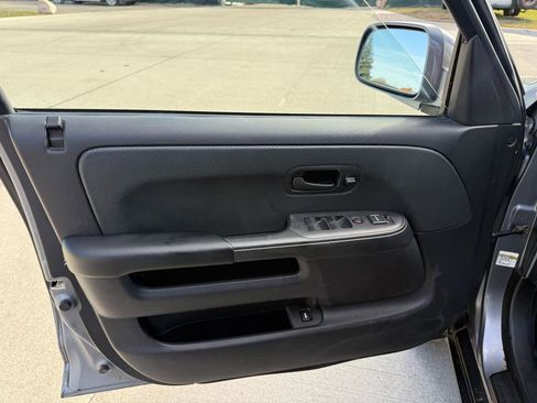 Used 2005 Honda CR-V EX image 10