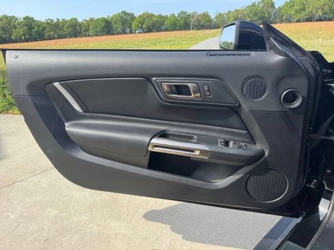Used 2021 Ford Mustang Shelby GT500 w/ Carbon Fiber Track Pack RWD image 25
