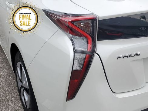 Certified 2018 Toyota Prius Two image 13