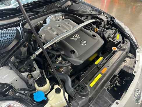 Used 2004 Nissan 350Z Enthusiast w/ Side Airbags Pkg image 84