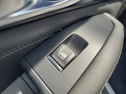 Used 2023 BMW X5 sDrive40i w/ M Sport Package RWD image 17