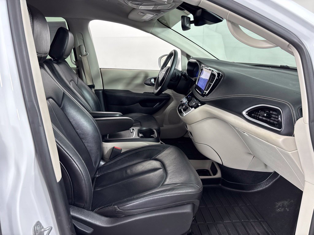 Used 2022 Chrysler Pacifica Touring-L AWD/4WD image 6