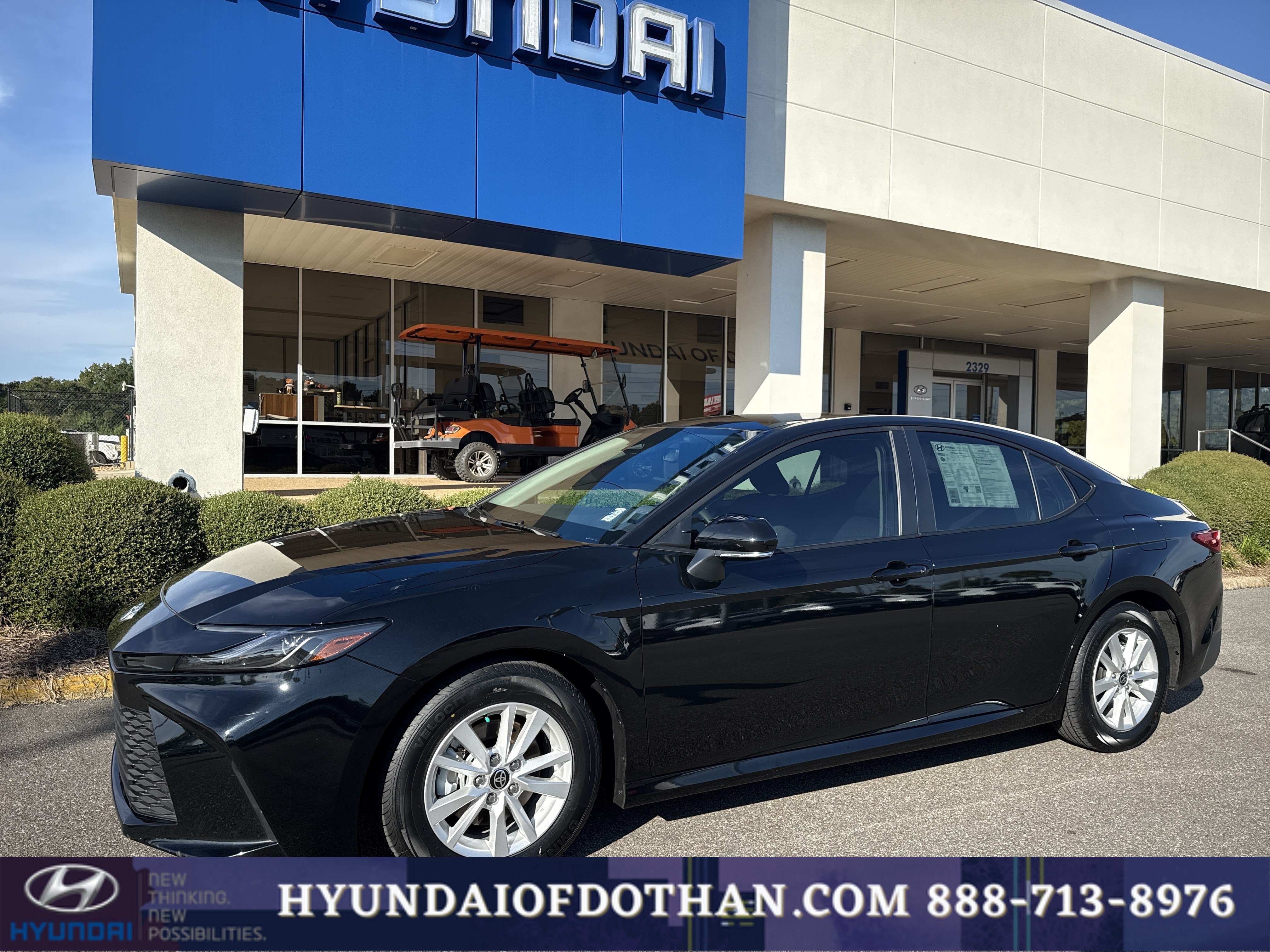 Used 2025 Toyota Camry LE w/ Convenience Package FWD image 1