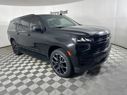 Used 2024 Chevrolet Suburban RST w/ Luxury Package AWD/4WD image 3
