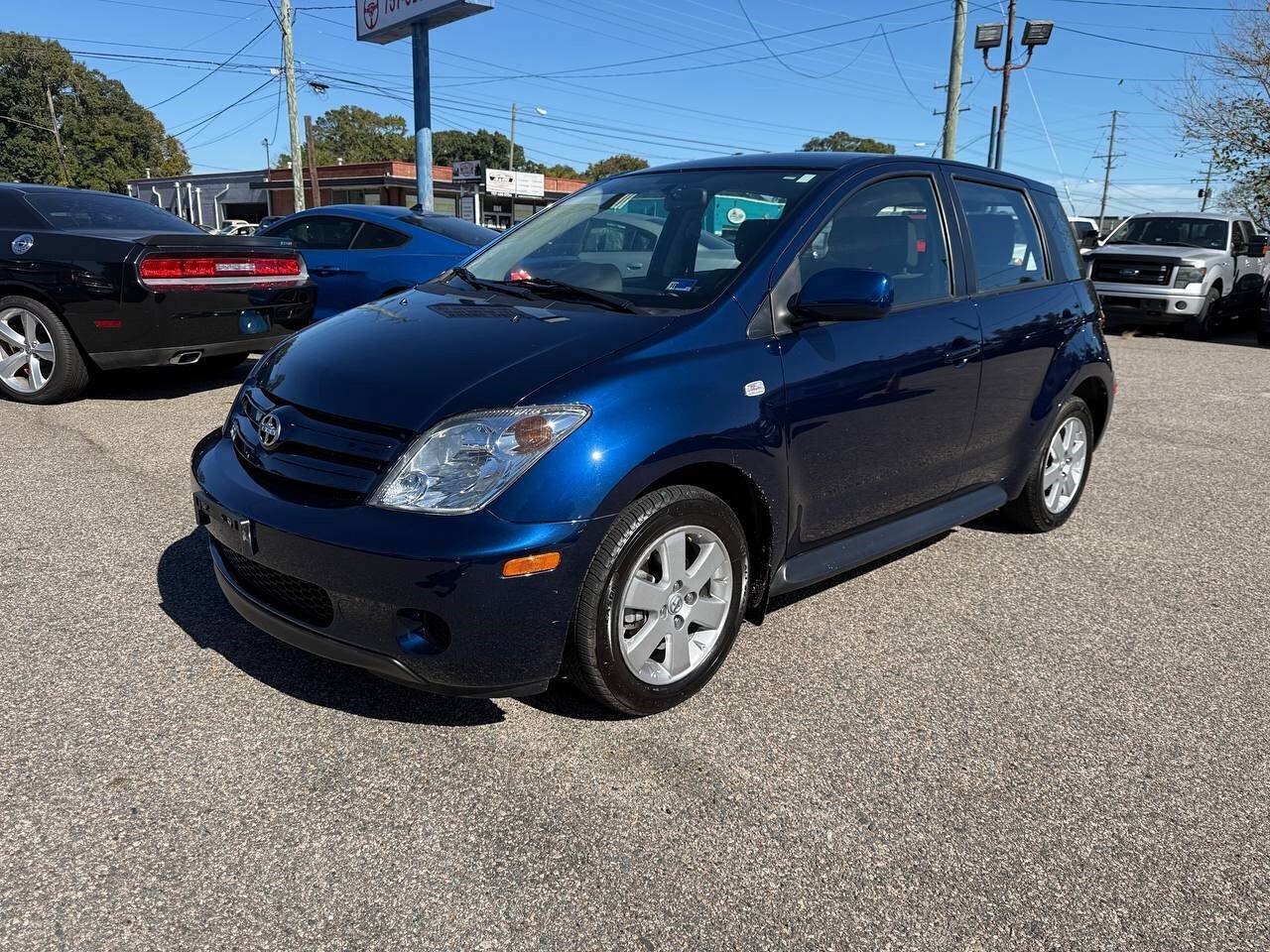 Used 2005 Scion xA FWD image 1