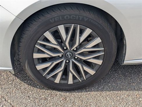 Used 2024 Nissan Altima 2.5 SV image 10