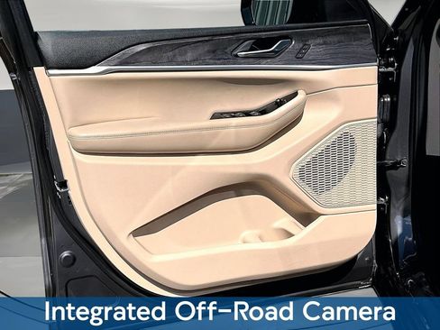Used 2023 Jeep Grand Cherokee Limited w/ Luxury Tech Group II AWD/4WD image 23