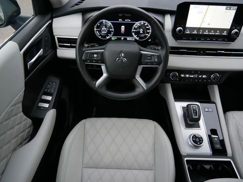 Used 2024 Mitsubishi Outlander SEL image 12