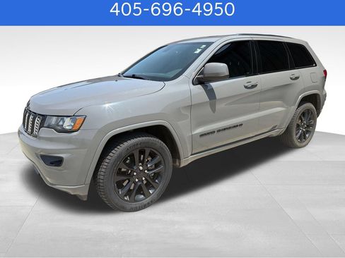 Used 2022 Jeep Grand Cherokee Laredo X AWD/4WD image 1