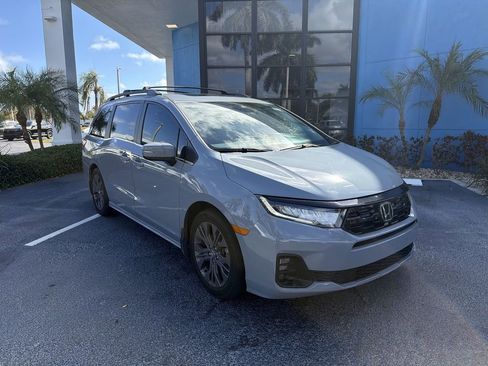 Certified 2025 Honda Odyssey Touring image 2
