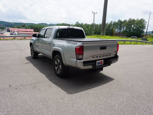 Used 2018 Toyota Tacoma TRD Sport AWD/4WD image 18