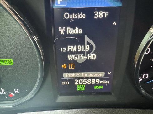 Used 2018 Toyota RAV4 SE image 20