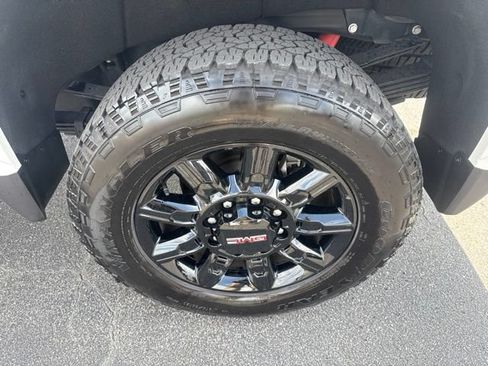Used 2025 GMC Sierra 2500 AT4 w/ Max Trailering Package AWD/4WD image 11