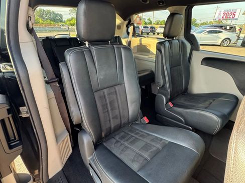 Used 2019 Dodge Grand Caravan SXT FWD image 26