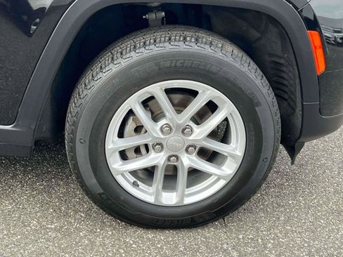 Certified 2023 Jeep Grand Cherokee Laredo w/ Luxury Tech Group I AWD/4WD image 8