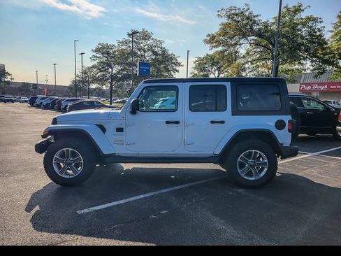 Used 2022 Jeep Wrangler Unlimited Sahara w/ Cold Weather Group AWD/4WD image 9
