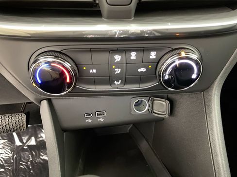 Used 2026 Buick Encore GX Preferred AWD/4WD image 18