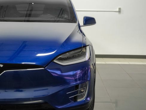 Used 2018 Tesla Model X 75D image 47