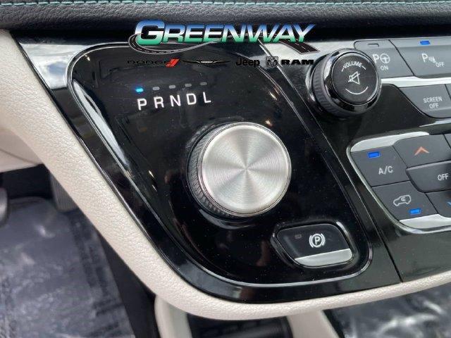Used 2017 Chrysler Pacifica Platinum FWD image 31