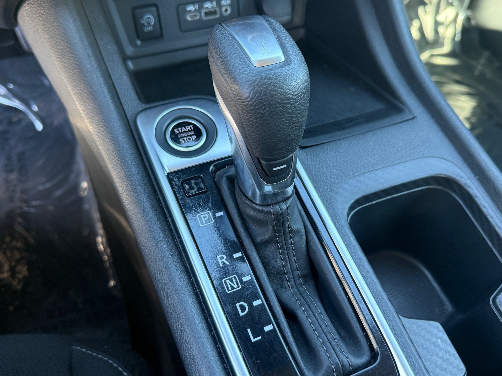 Used 2025 Nissan Sentra SV FWD image 32