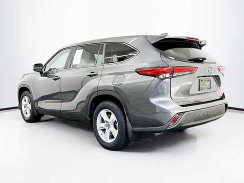 Used 2023 Toyota Highlander LE image 5