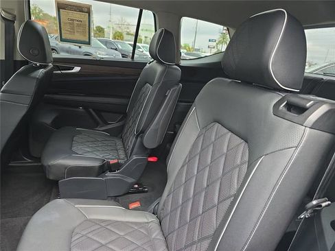 Used 2025 Volkswagen Atlas SEL Premium R-Line image 16