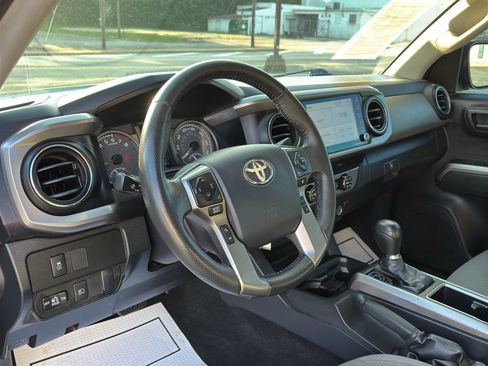 Used 2020 Toyota Tacoma SR5 RWD image 11