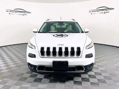 Used 2017 Jeep Cherokee Limited AWD/4WD image 3
