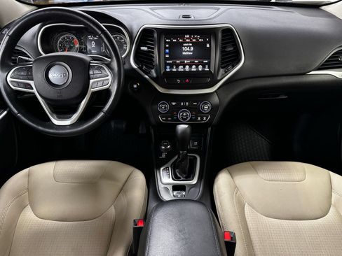 Used 2017 Jeep Cherokee Latitude w/ Comfort/Convenience Group AWD/4WD image 18