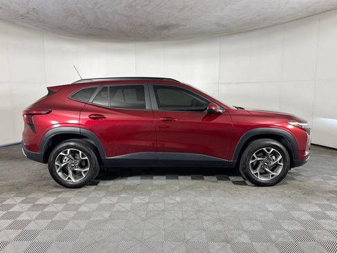 Certified 2024 Chevrolet Trax LT w/ Driver Confidence Package FWD image 4