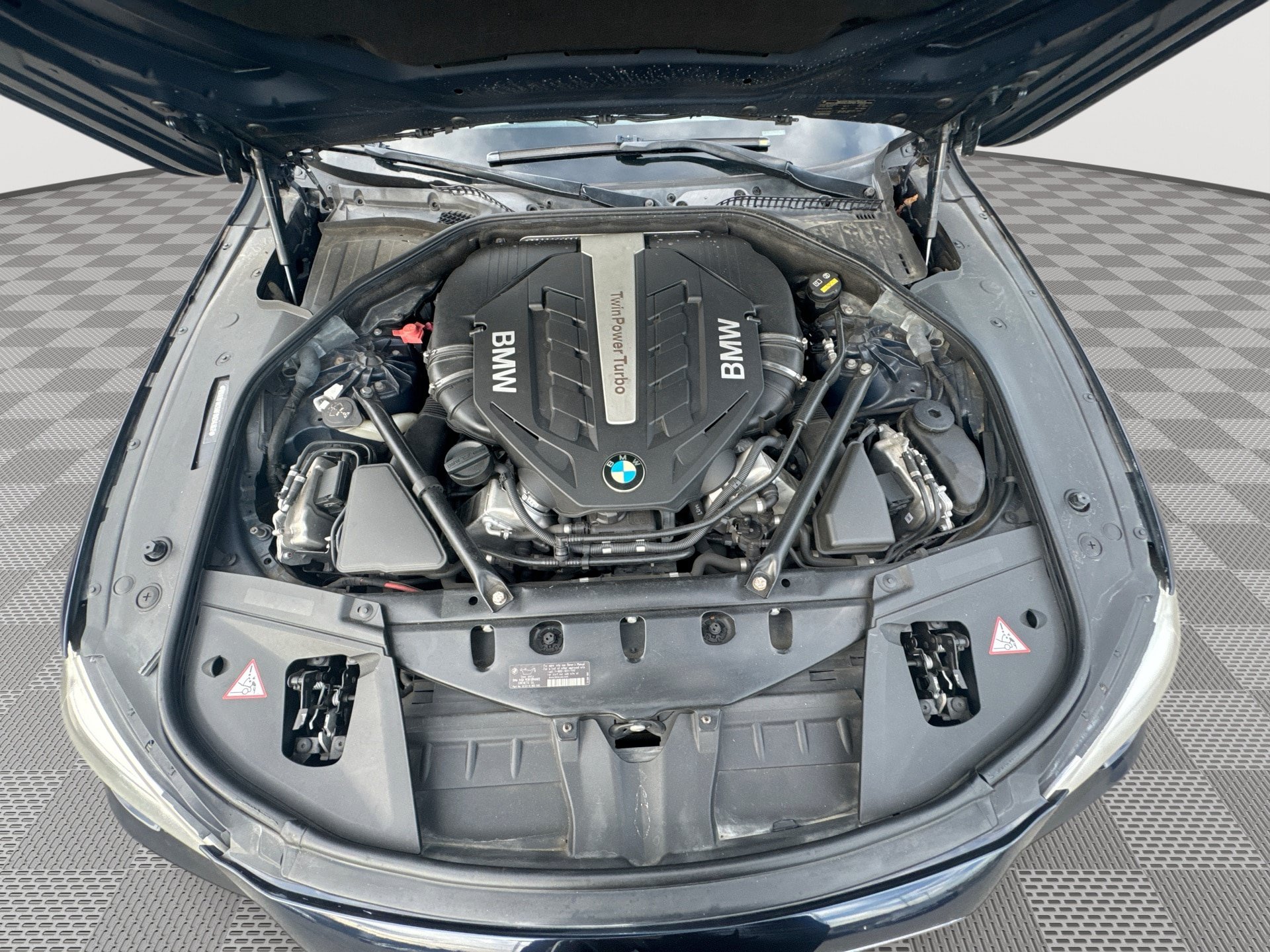 Used 2015 BMW 750Li xDrive AWD/4WD image 18