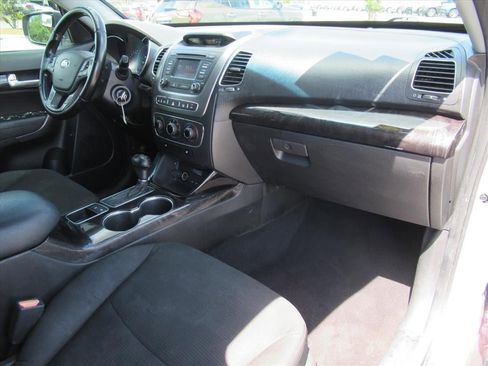 Used 2014 Kia Sorento LX AWD/4WD image 11