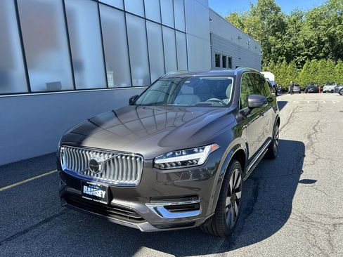 Certified 2025 Volvo XC90 T8 Ultra w/ Protection Package AWD/4WD image 4