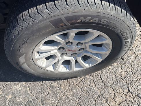 Used 2020 GMC Yukon SLT image 2