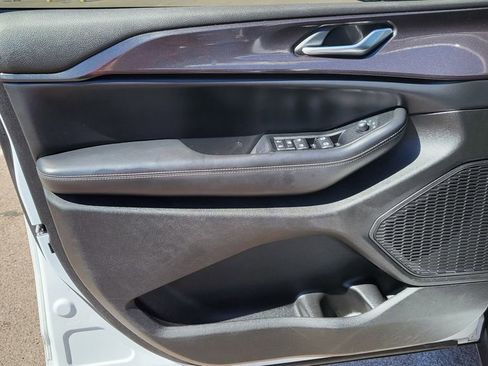 Used 2023 Jeep Grand Cherokee L Laredo image 27