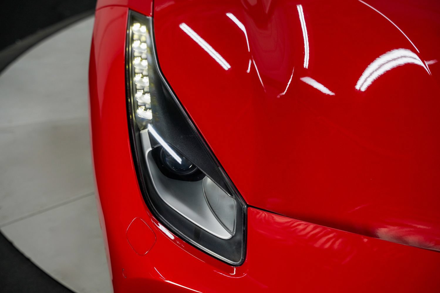 Used 2016 Ferrari 488 GTB RWD image 12