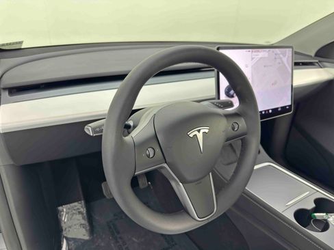 Used 2024 Tesla Model Y Long Range AWD/4WD image 14