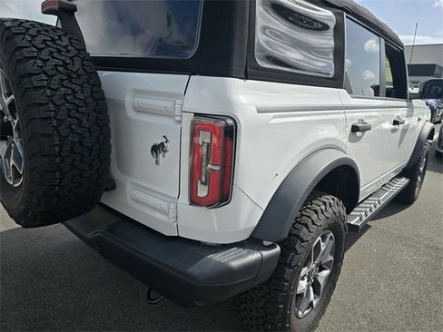 Used 2024 Ford Bronco Badlands image 12