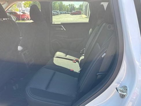 Used 2023 Mitsubishi Outlander ES AWD/4WD image 6