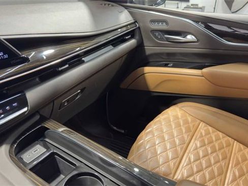 Used 2022 Cadillac Escalade ESV Premium Luxury image 32