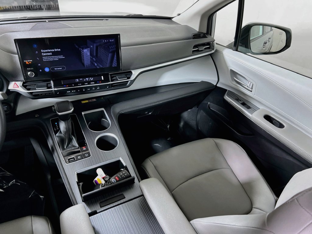 Certified 2025 Toyota Sienna XLE FWD image 20