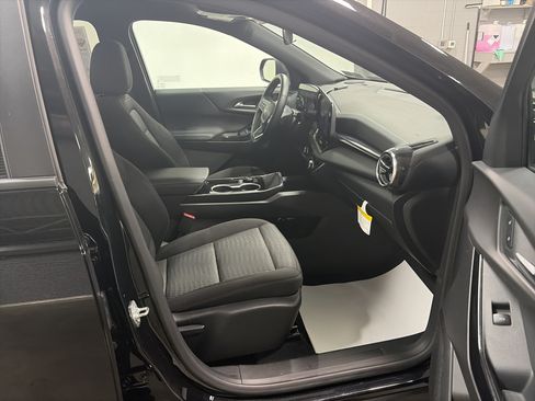 Used 2026 Chevrolet Equinox LT AWD/4WD image 29