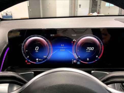 Used 2023 Mercedes-Benz GLB 250 4MATIC w/ Premium Package image 14