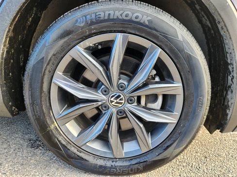 Certified 2022 Volkswagen Tiguan SE w/ Panoramic Sunroof Package image 20