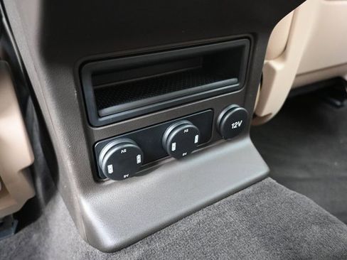 Used 2017 Jaguar F-PACE Prestige image 27