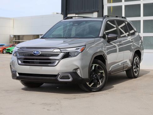 Used 2025 Subaru Forester Limited w/ Popular Package image 3