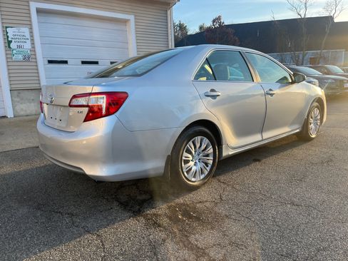 Used 2014 Toyota Camry SE image 5