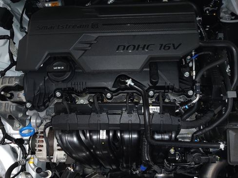 Used 2025 Hyundai Elantra SEL image 30