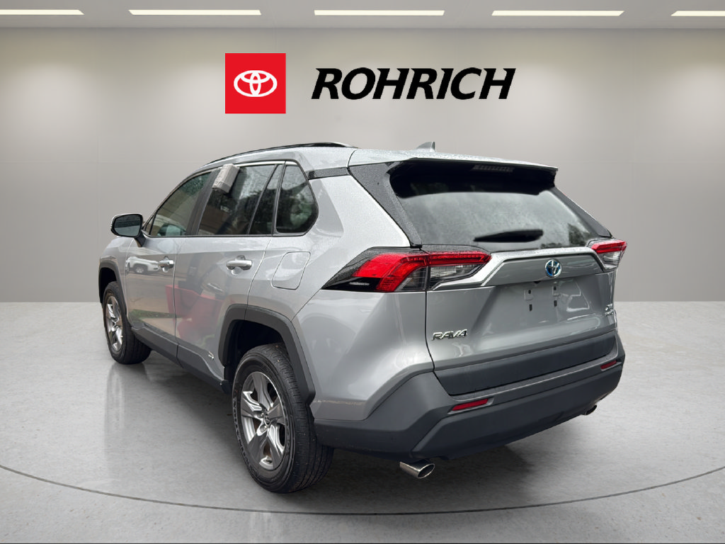 Used 2022 Toyota RAV4 XLE w/ Convenience Package AWD/4WD image 7